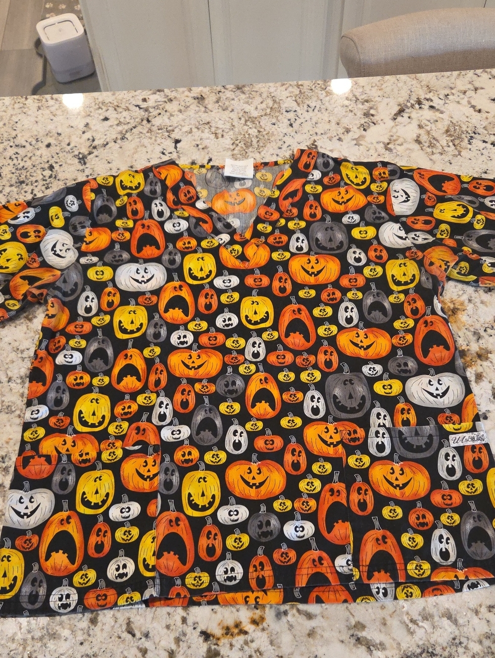 Unisex Halloween Pumpkin Scrub Top – Orange Black Yellow Jack-O'-Lantern Print